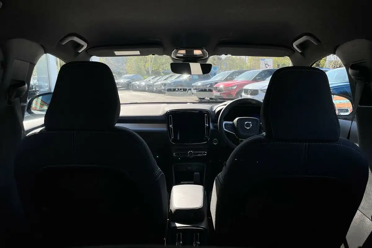 2023-volvo-xc40-20-b3-plus-big-20