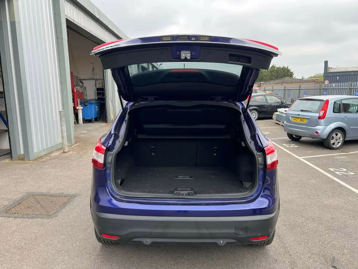 2015-nissan-qashqai-16dci-tekna-4x4-big-8