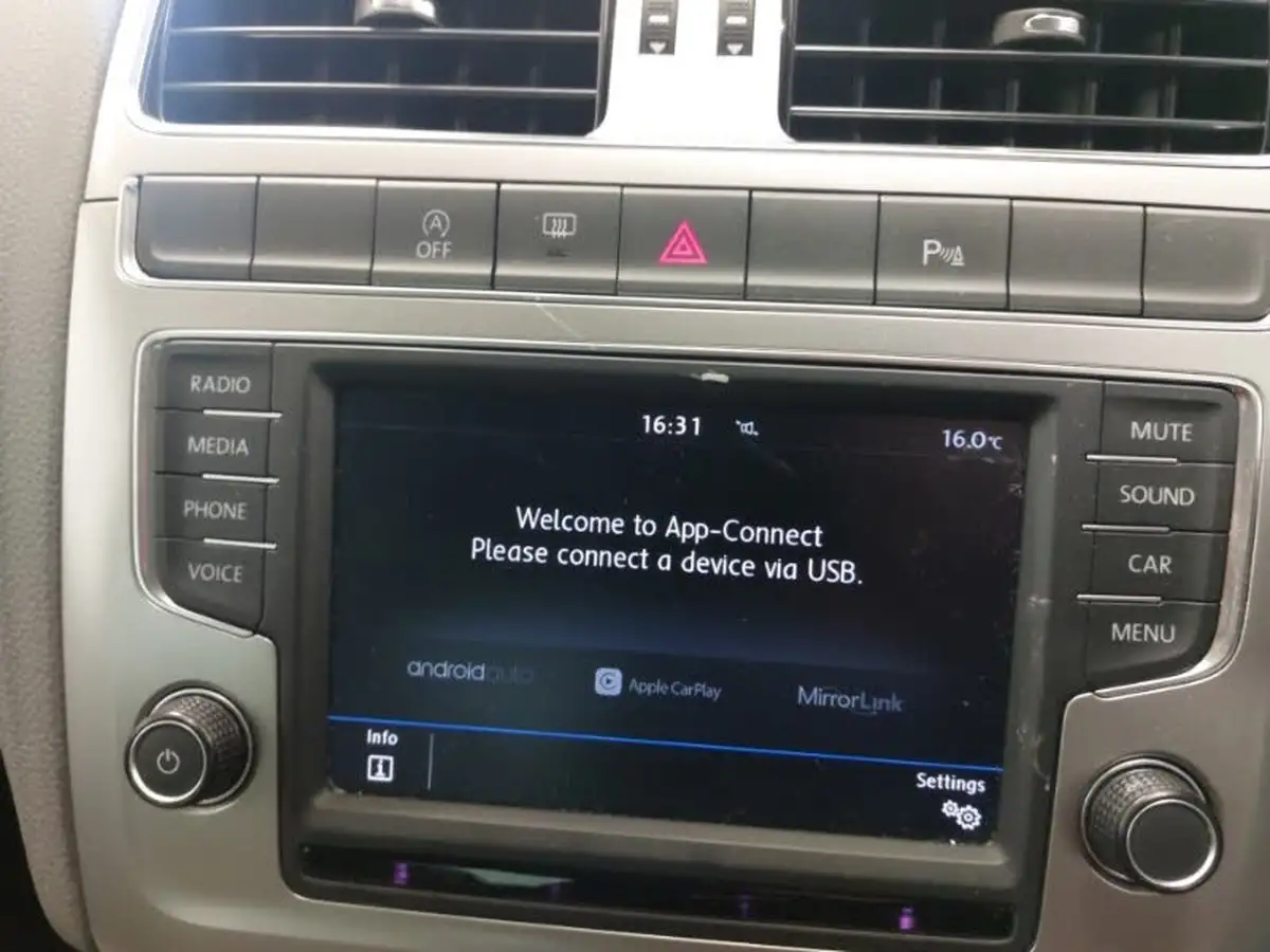 2018-volkswagen-polo-10-beats-65ps-5d-big-15