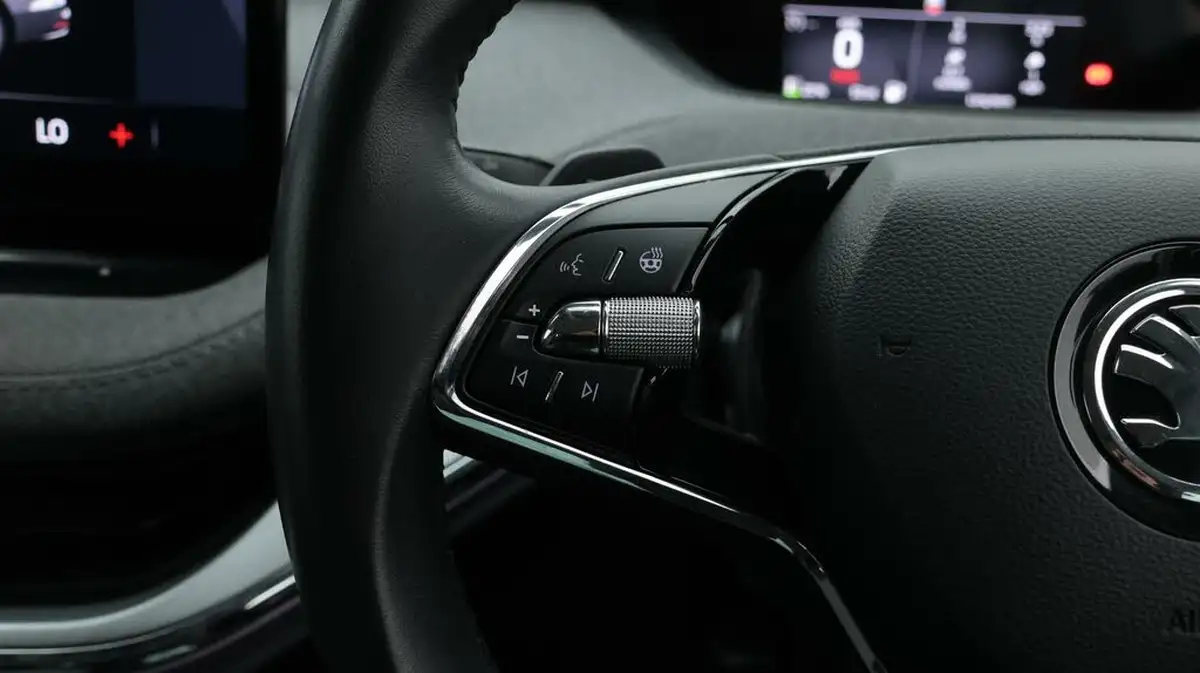 2021-skoda-enyaq-e-80-loft-82-kwh-big-23