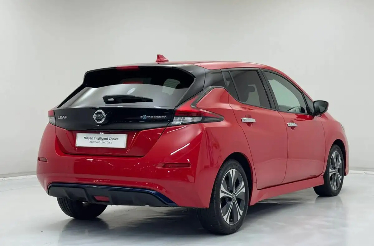 2021-nissan-leaf-e-tekna-big-6