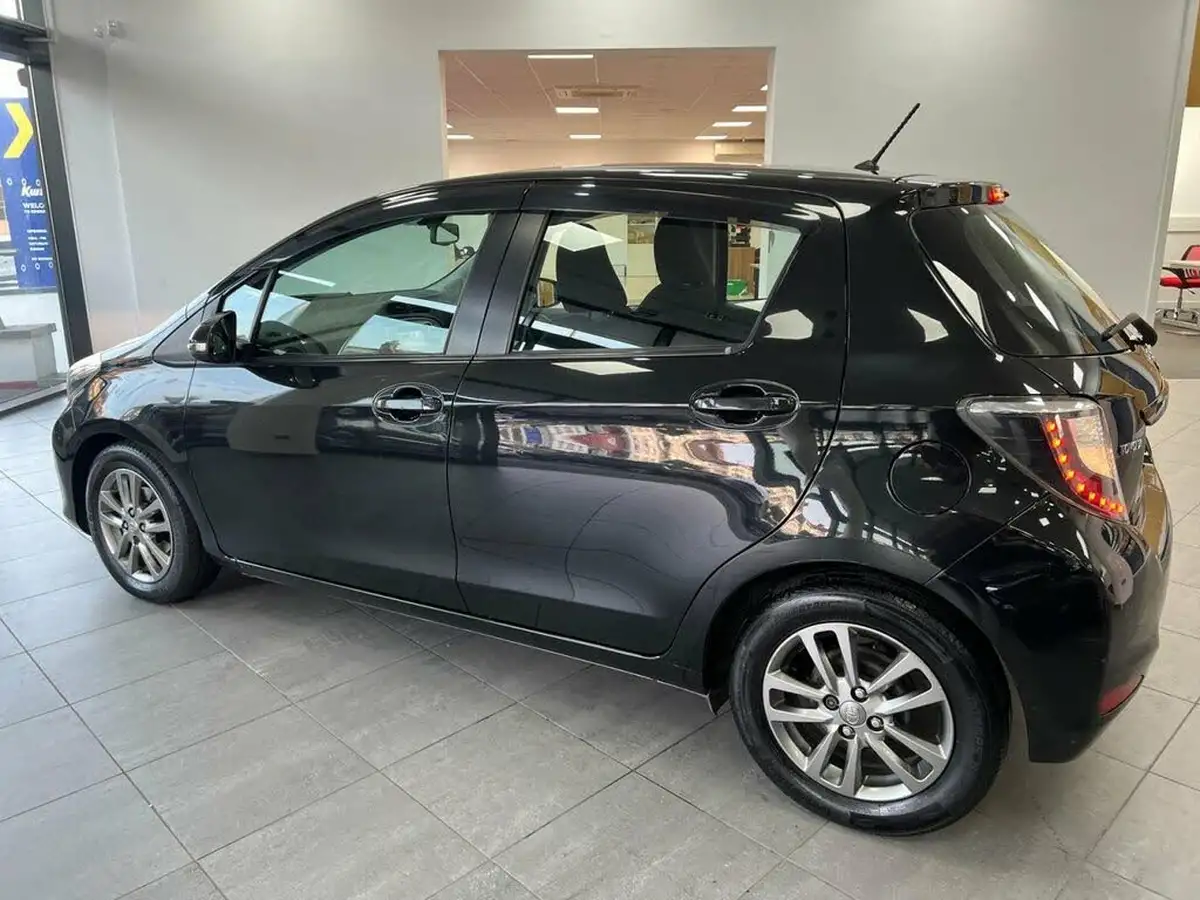 2014-toyota-yaris-133-icon-m-drive-s-big-4
