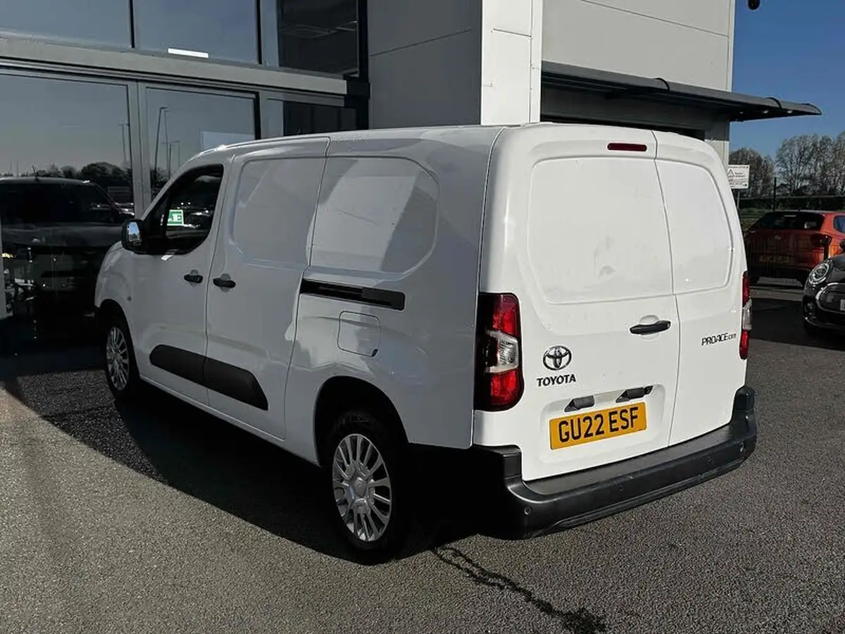 2022-toyota-proace-city-15d-icon-l2-big-16