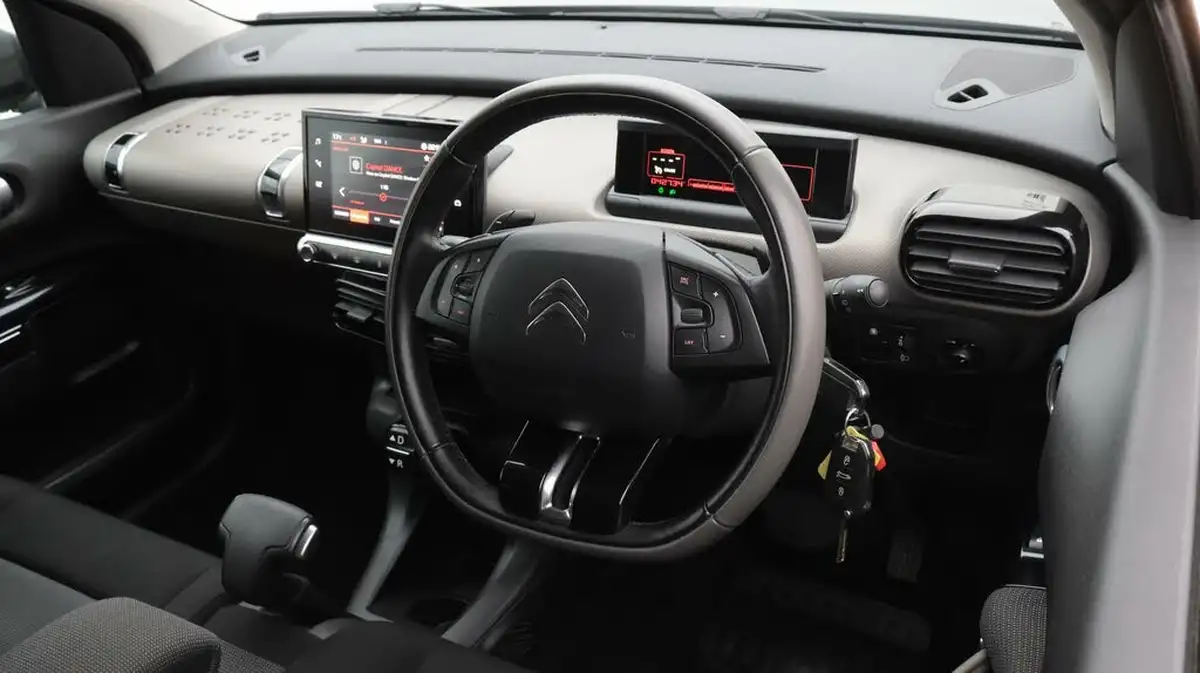 2017-citroen-c4-cactus-16bluehdi-flair-ss-etg6-big-9