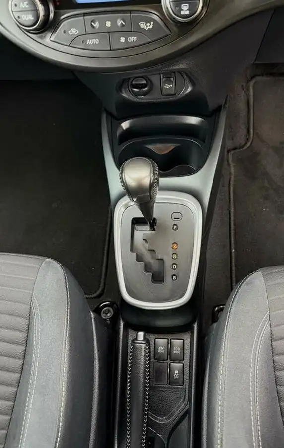 2015-toyota-yaris-15-vvt-i-excel-hybrid-15in-big-19