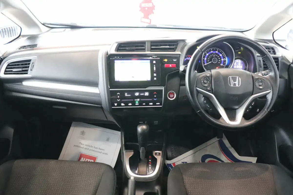 2017-honda-jazz-13-i-vtec-ex-navi-cvt-big-2