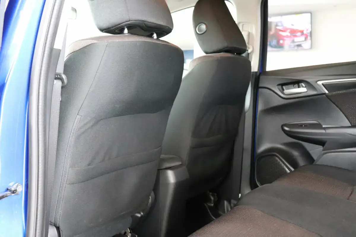 2017-honda-jazz-13-i-vtec-ex-navi-cvt-big-28