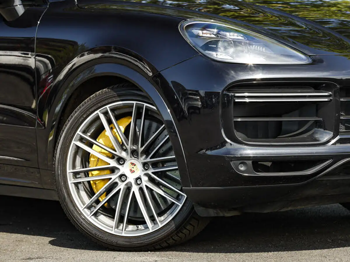 2019-porsche-cayenne-40-v8-turbo-s-e-hybrid-coupe-big-8