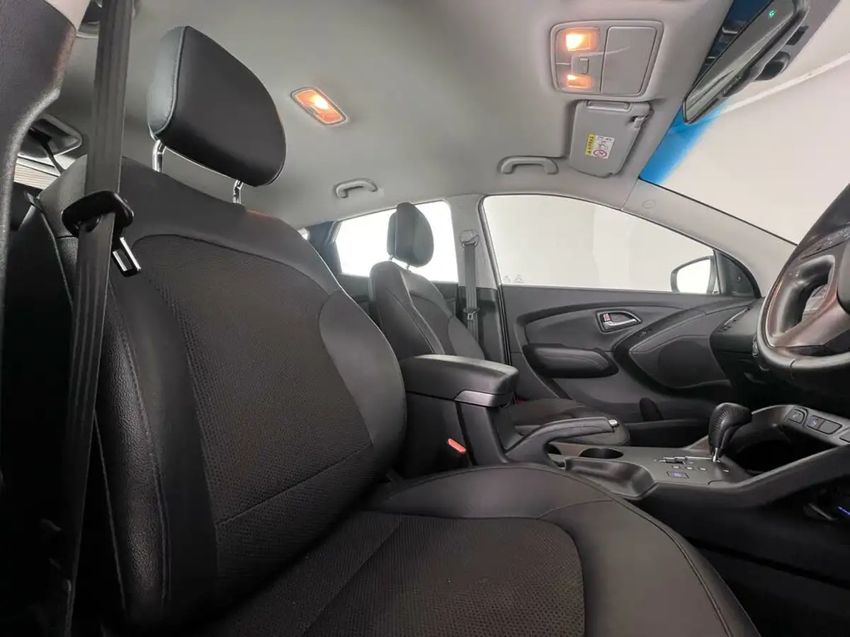 2014-hyundai-ix35-20td-se-nav-auto-big-11