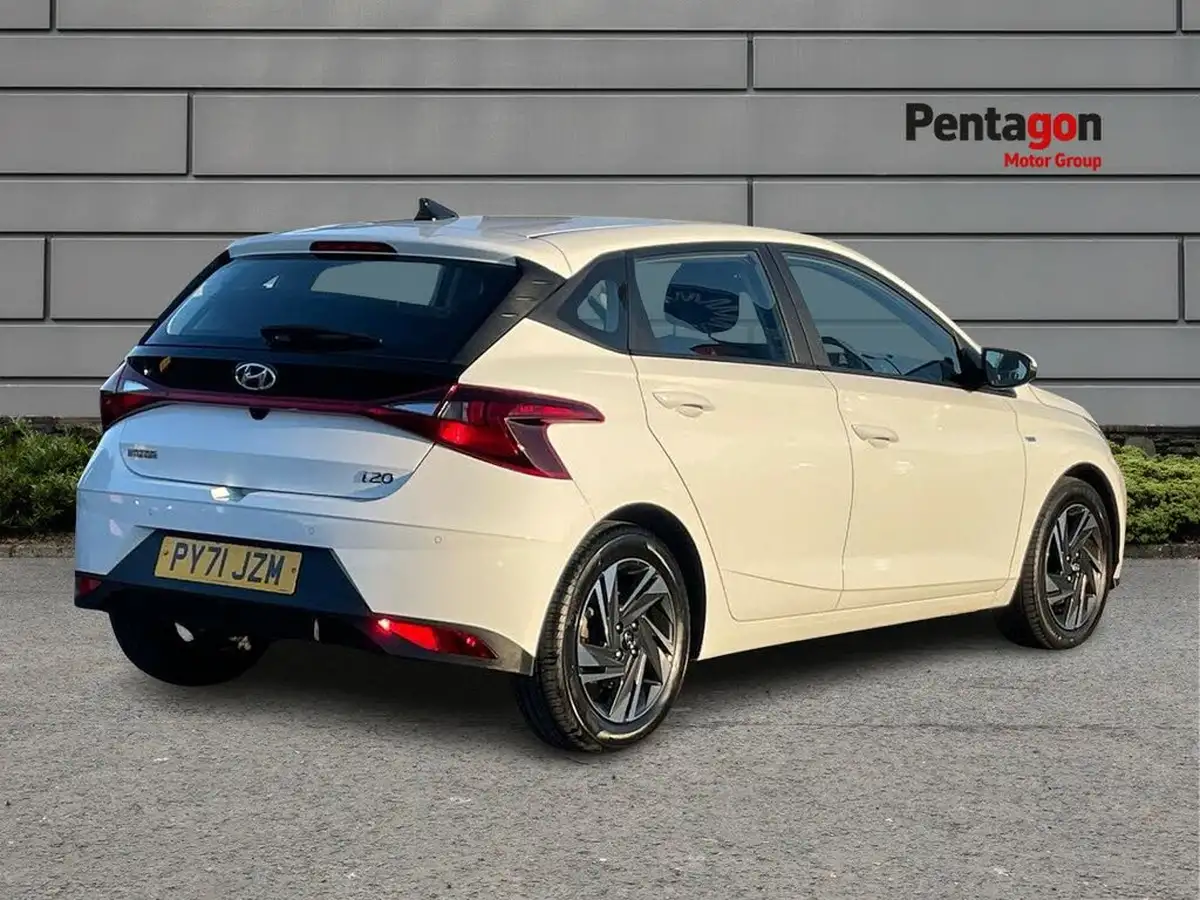 2022-hyundai-i20-10-t-gdi-se-connect-eclutch-imt-big-3