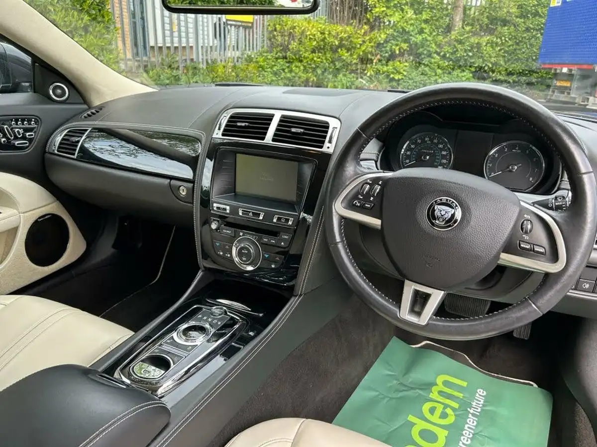 2014-jaguar-xk-50-portfolio-convertible-big-22