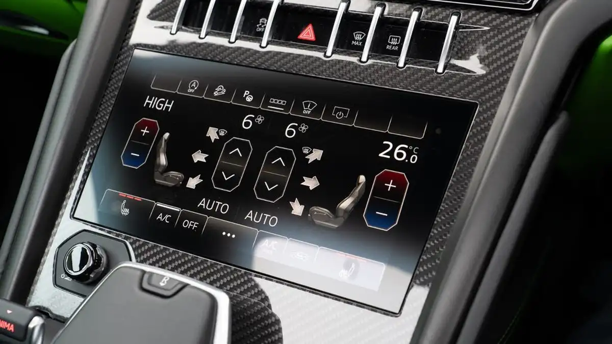 2023-lamborghini-urus-40-no-trim-big-27