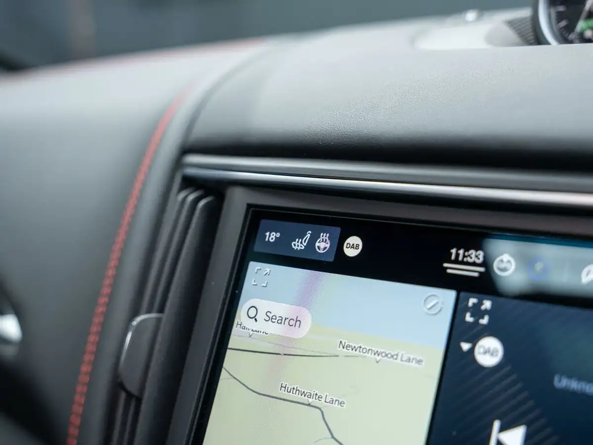 2021-maserati-levante-30-gransport-big-9