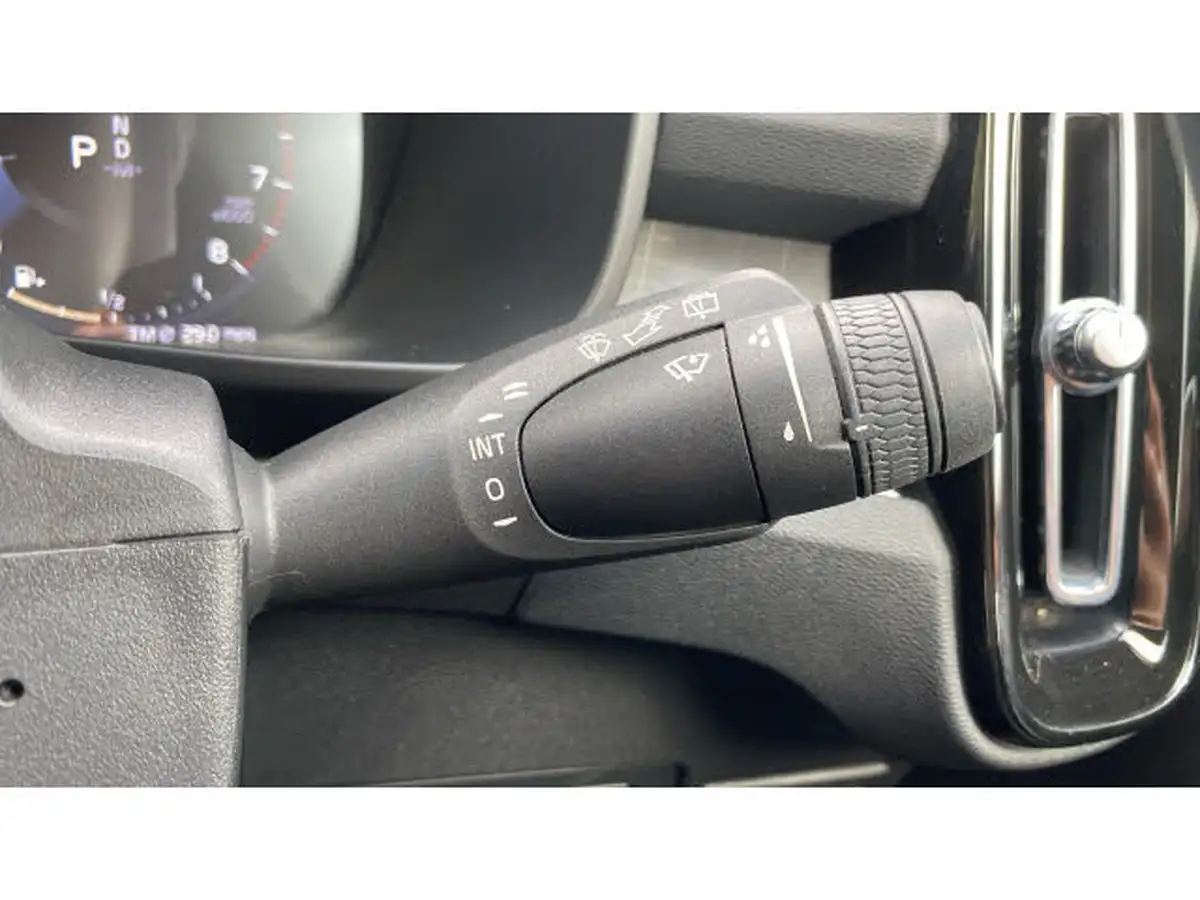 2022-volvo-xc40-15-t3-momentum-auto-big-23