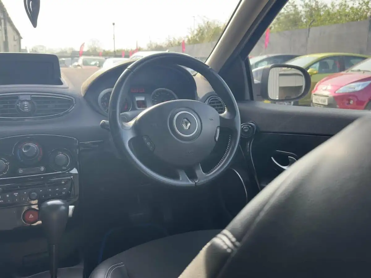 2011-renault-clio-16-dynamique-tom-tom-vvt-hatchback-5d-auto-big-23