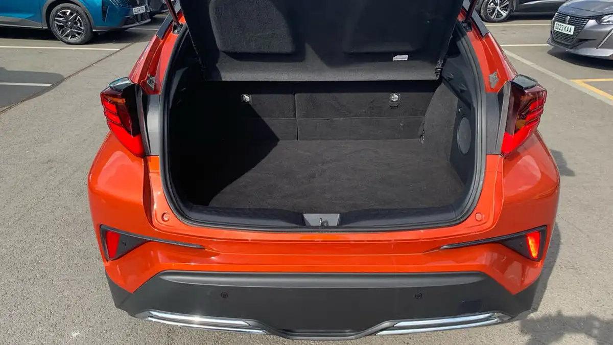 2020-toyota-c-hr-20-vvt-i-orange-edition-big-18