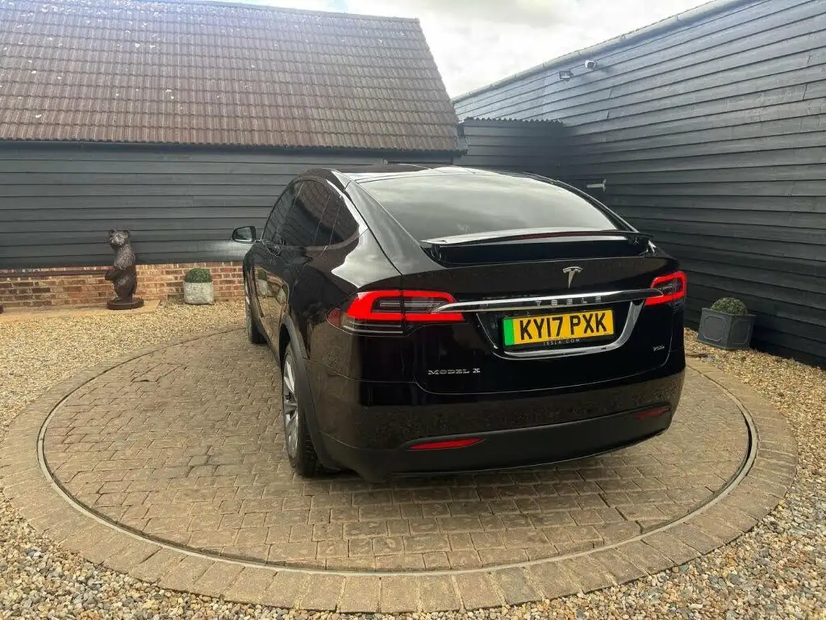 2017-tesla-model-x-e-75d-big-38