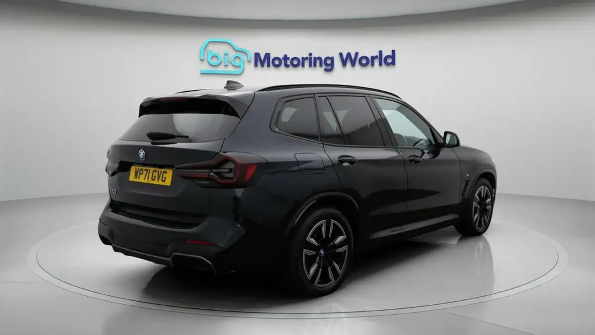 2022-bmw-ix3-e-m-sport-big-7