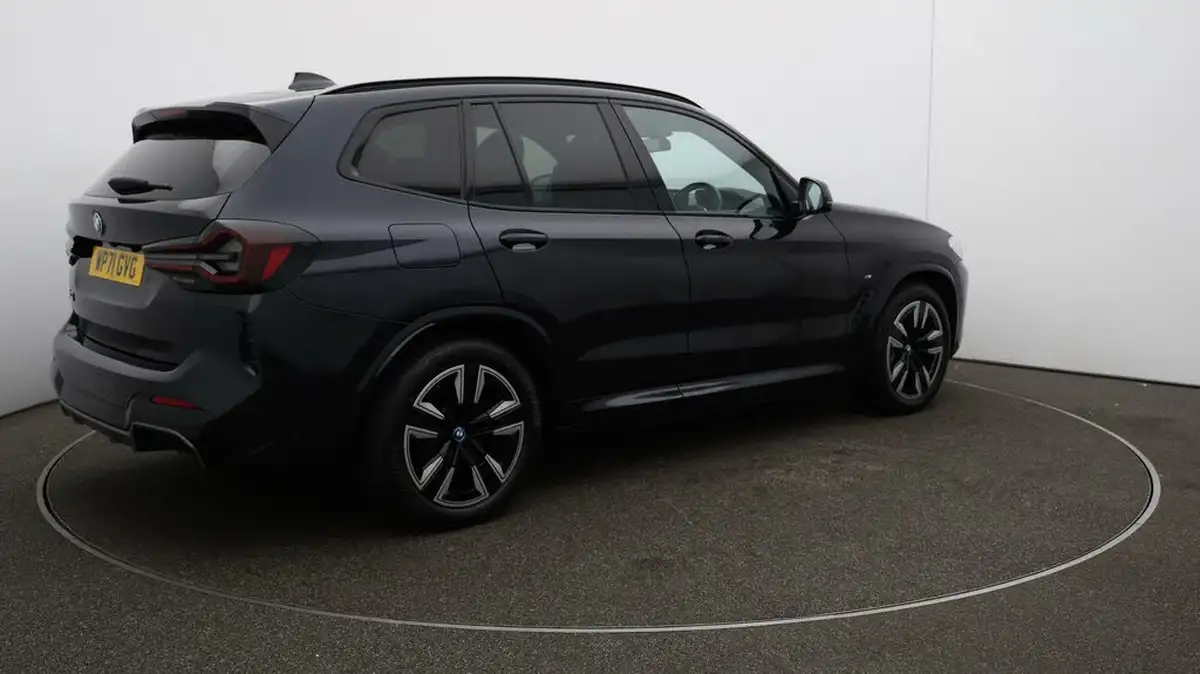 2022-bmw-ix3-e-m-sport-big-48