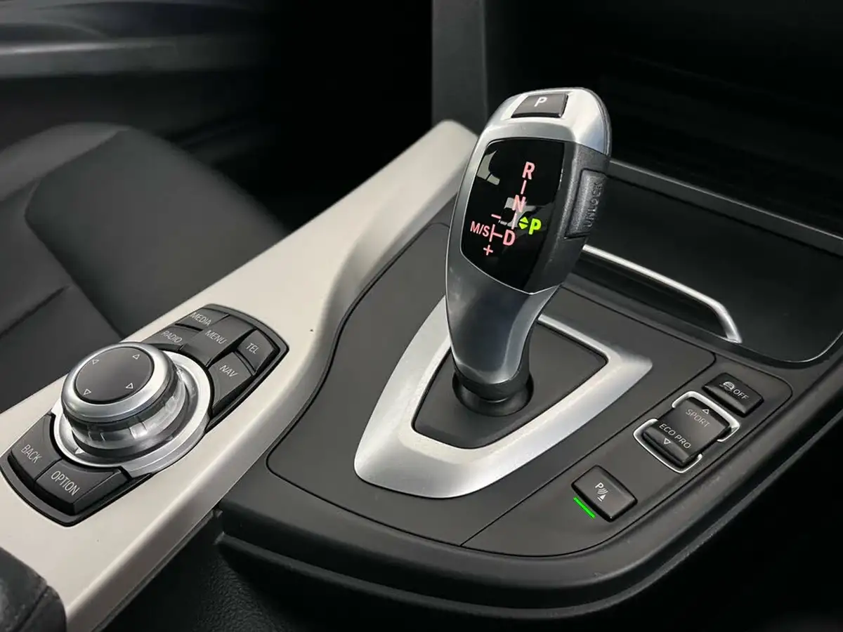 2017-bmw-3-series-20td-318d-se-saloon-4d-auto-big-27