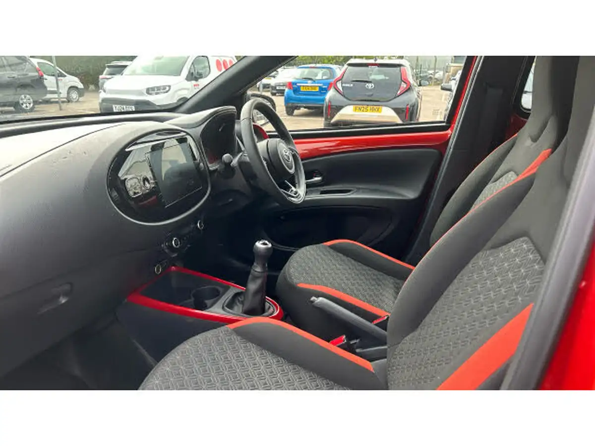2024-toyota-aygo-x-10-vvt-i-edge-big-9