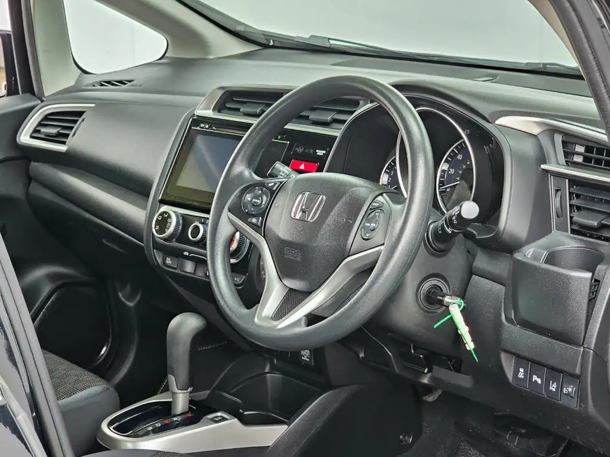2017-honda-jazz-13-i-vtec-se-cvt-big-3