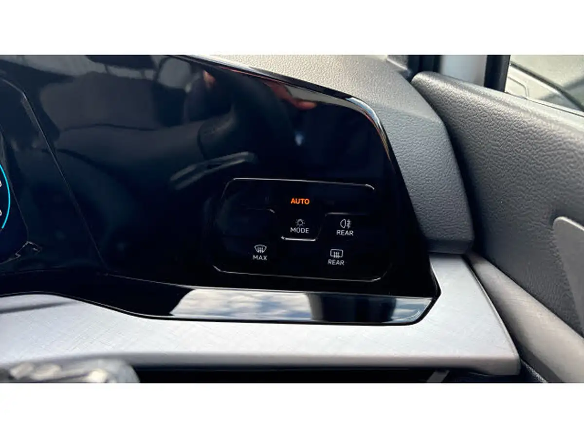 2021-volkswagen-golf-15-tsi-life-150ps-hatchback-big-58