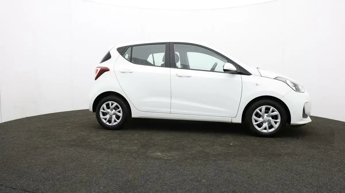 2018-hyundai-i10-10-se-67ps-big-32