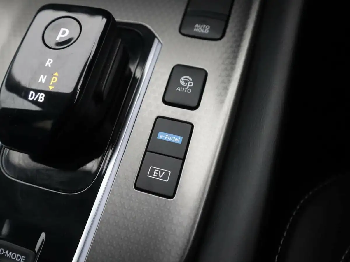 2024-nissan-qashqai-15-n-connecta-glass-roof-pack-big-24