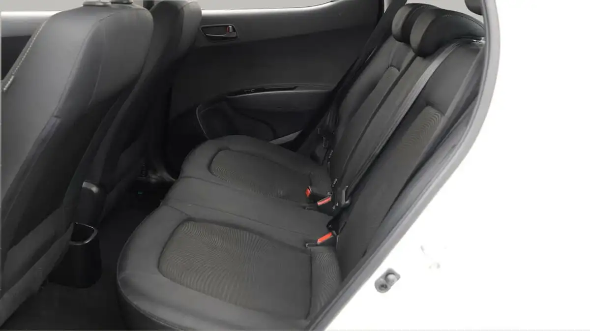 2018-hyundai-i10-10-se-67ps-big-15