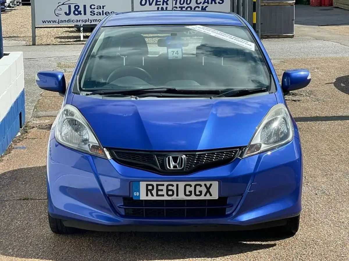 2011-honda-jazz-14-es-big-14