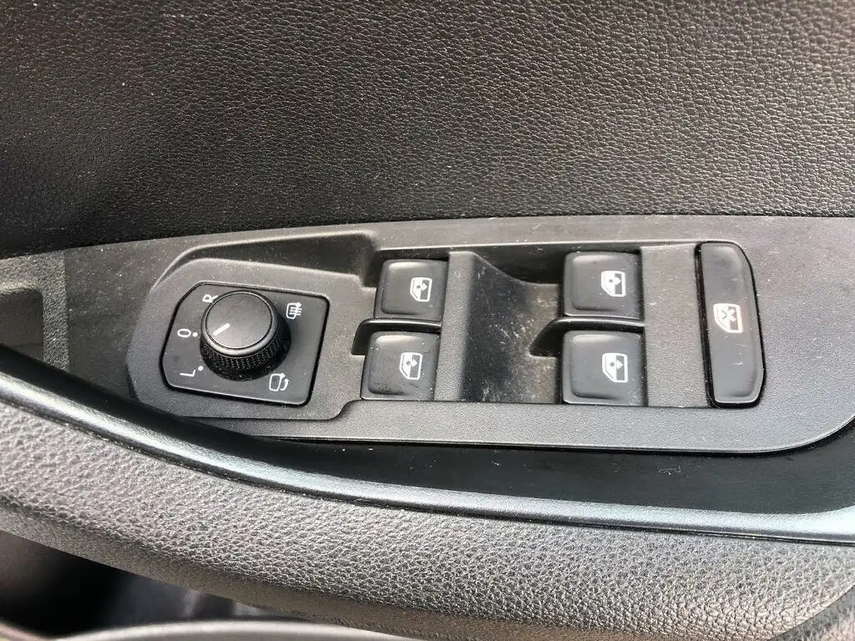 2022-skoda-karoq-15-tsi-se-drive-big-25