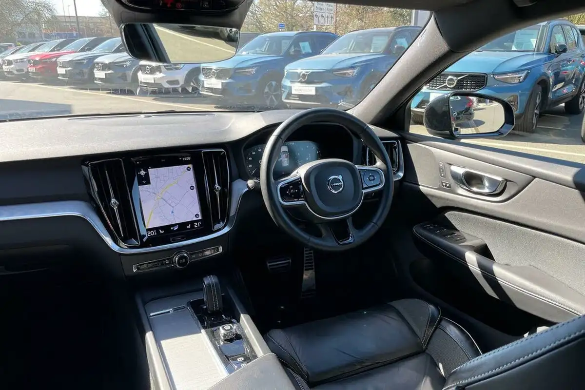 2021-volvo-v60-20-b4-r-design-big-31
