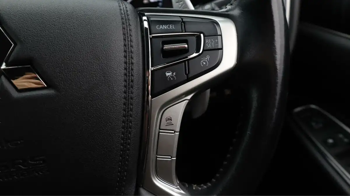 2020-mitsubishi-outlander-24-exceed-phev-big-23