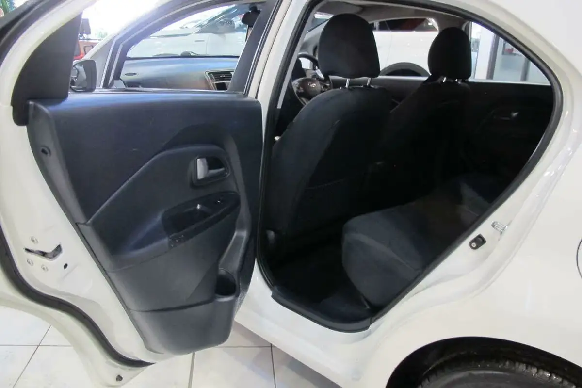 2012-kia-rio-125-2-5d-big-30