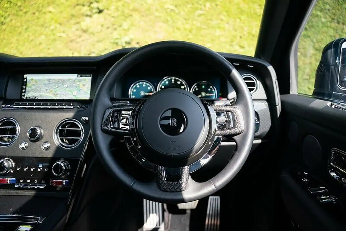 2023-rolls-royce-cullinan-675-black-badge-big-17