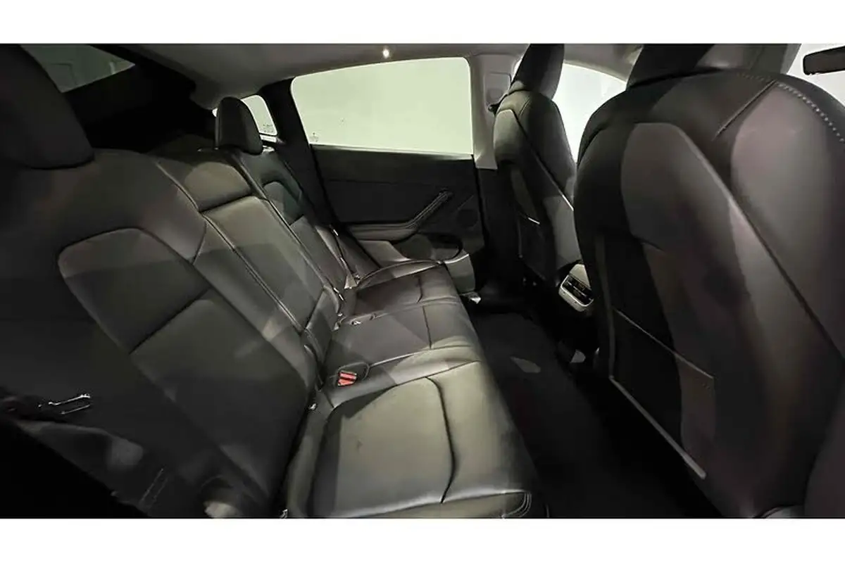 2023-tesla-model-y-e-rwd-big-24