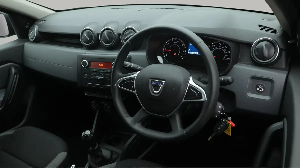 2021-dacia-duster-10-tce-essential-100bhp-bi-fuel-station-wagon-5d-big-9