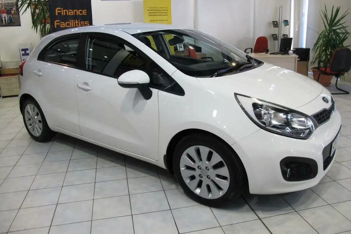2012-kia-rio-125-2-5d-big-4