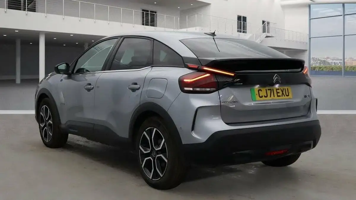 2022-citroen-c4-e-shine-big-2