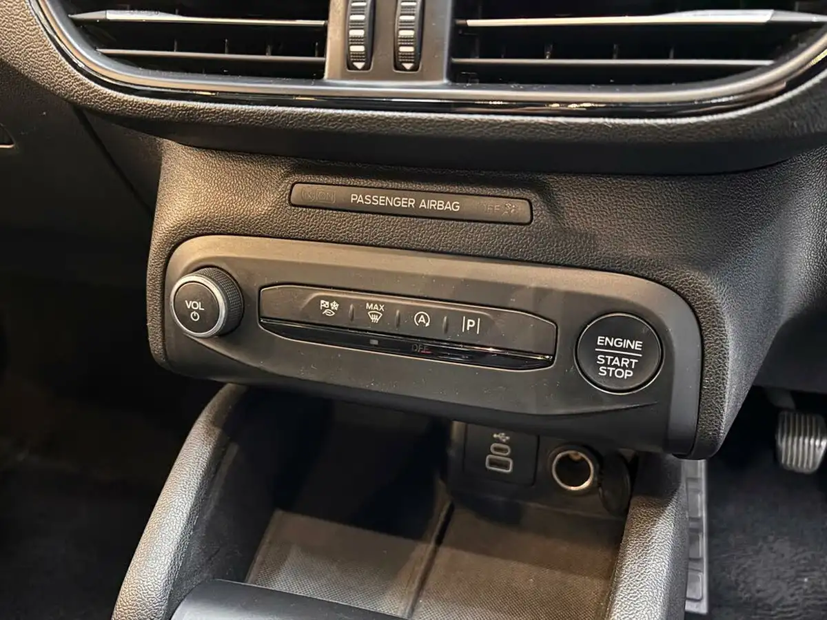2023-ford-focus-10t-st-line-125ps-hatchback-big-24