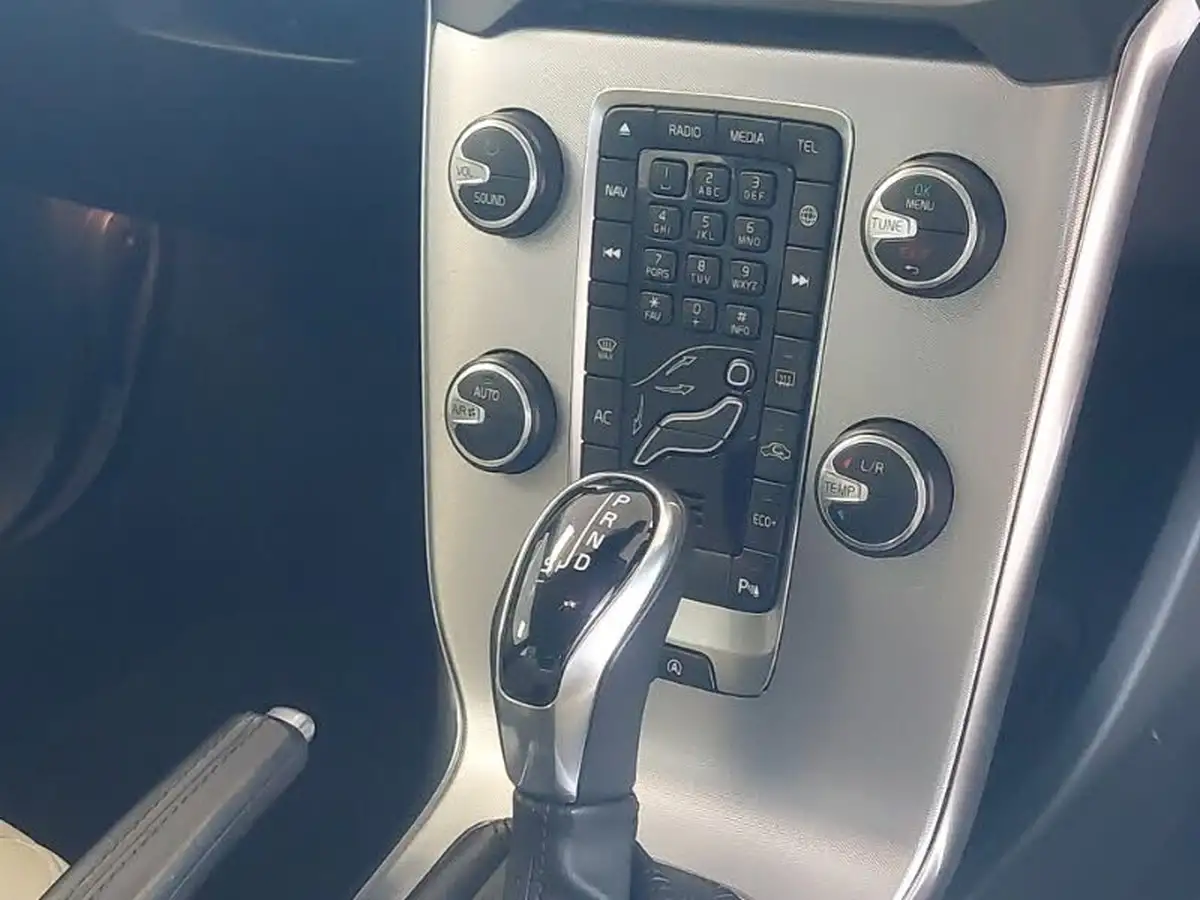 2019-volvo-v40-15-t3-inscription-big-18