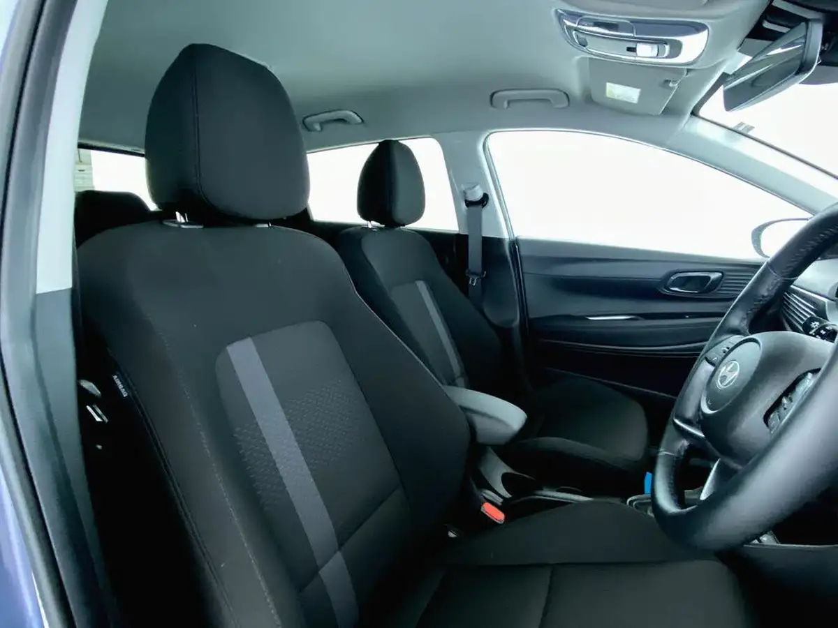 2024-hyundai-i20-10-t-gdi-premium-dct-big-14