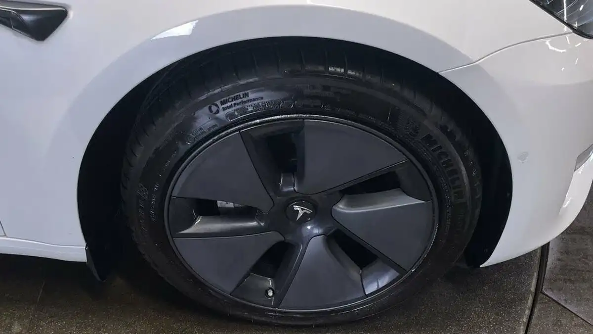 2021-tesla-model-3-e-long-range-4x4-big-11