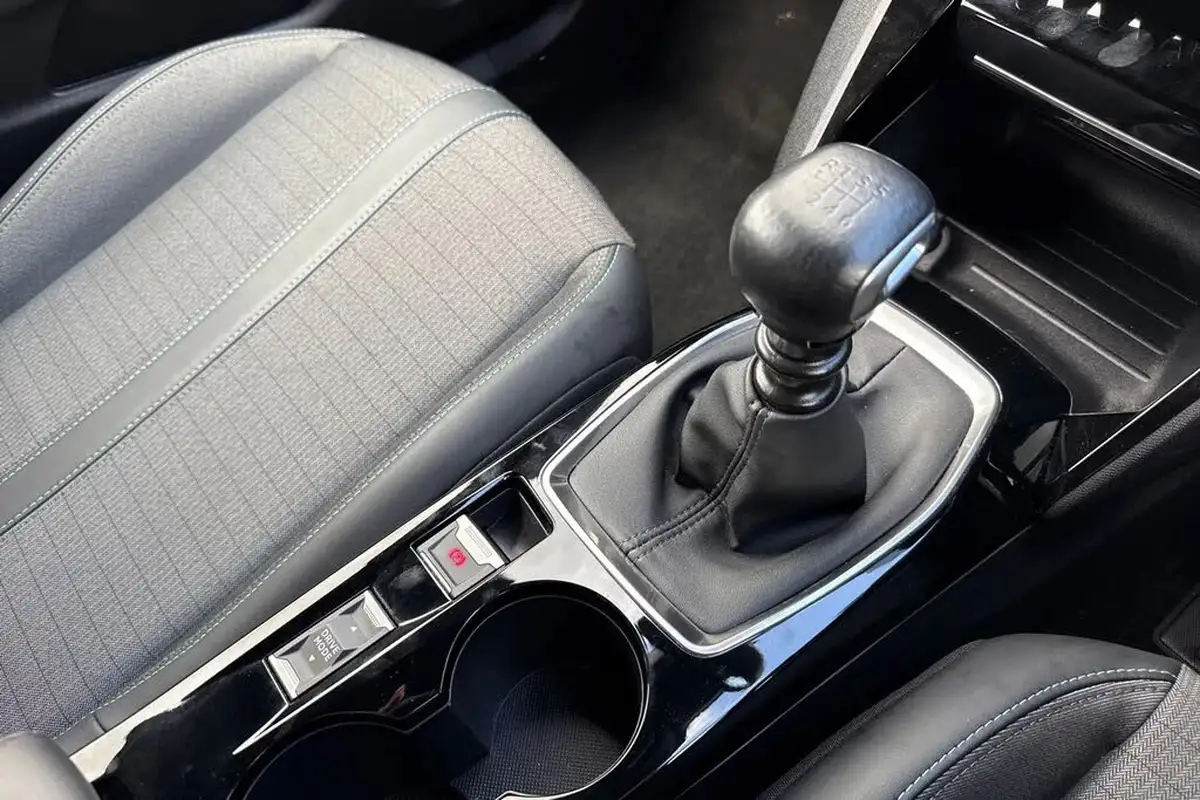 2023-peugeot-2008-suv-12-puretech-allure-premium-100bhp-big-21