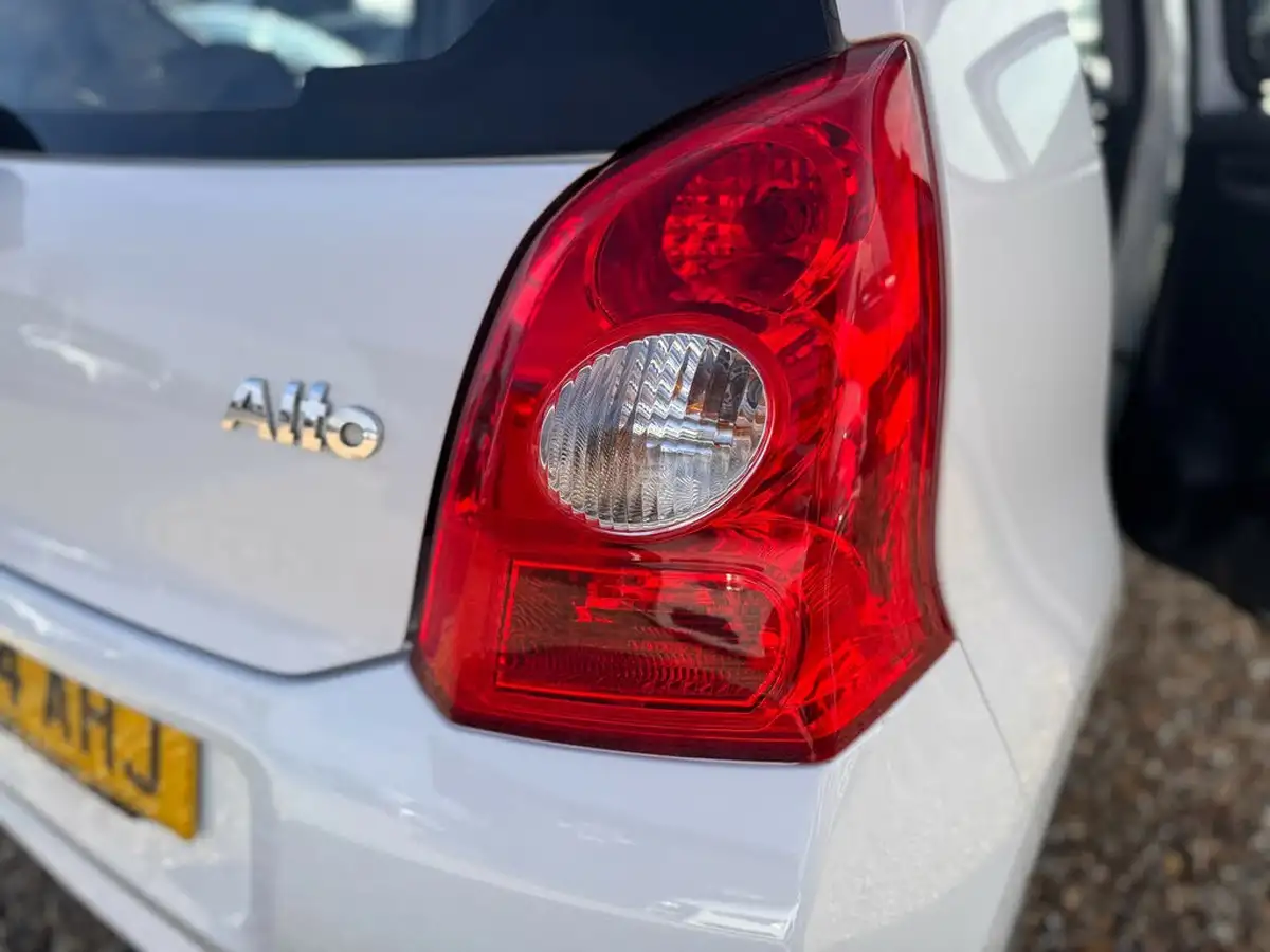 2014-suzuki-alto-10-sz-big-39