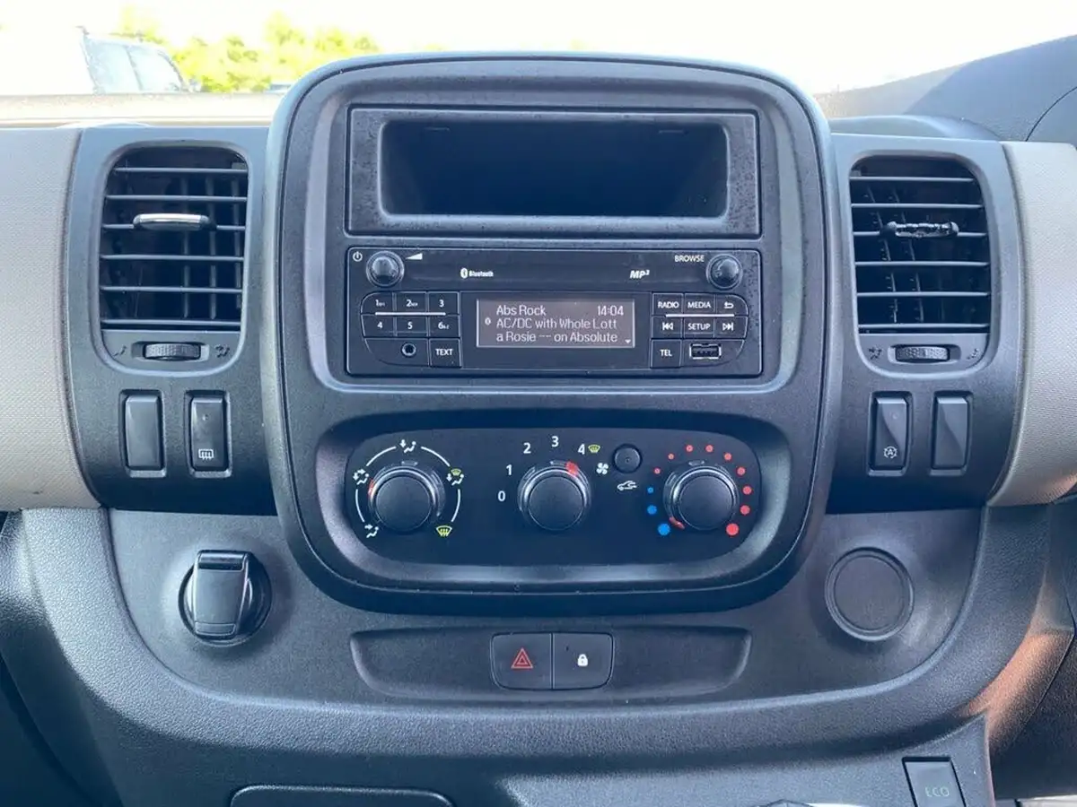 2018-renault-trafic-16dci-sl27-95-business-95-mini-bus-big-26