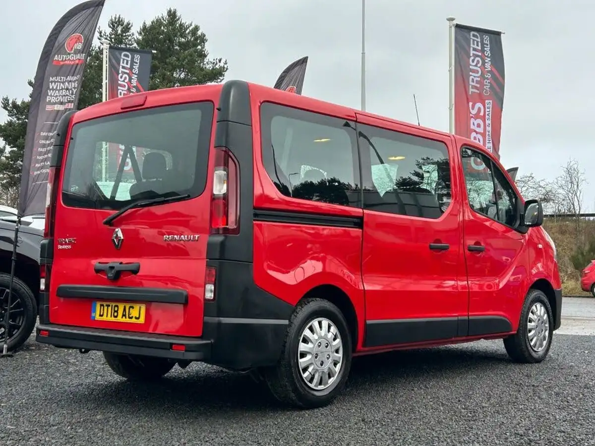 2018-renault-trafic-16dci-sl27-95-business-95-mini-bus-big-2