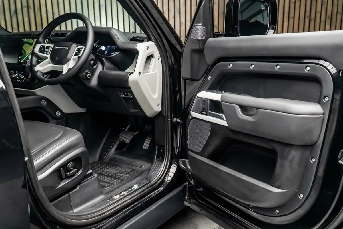 2023-land-rover-110-defender-30-d300-x-dynamic-hse-big-29