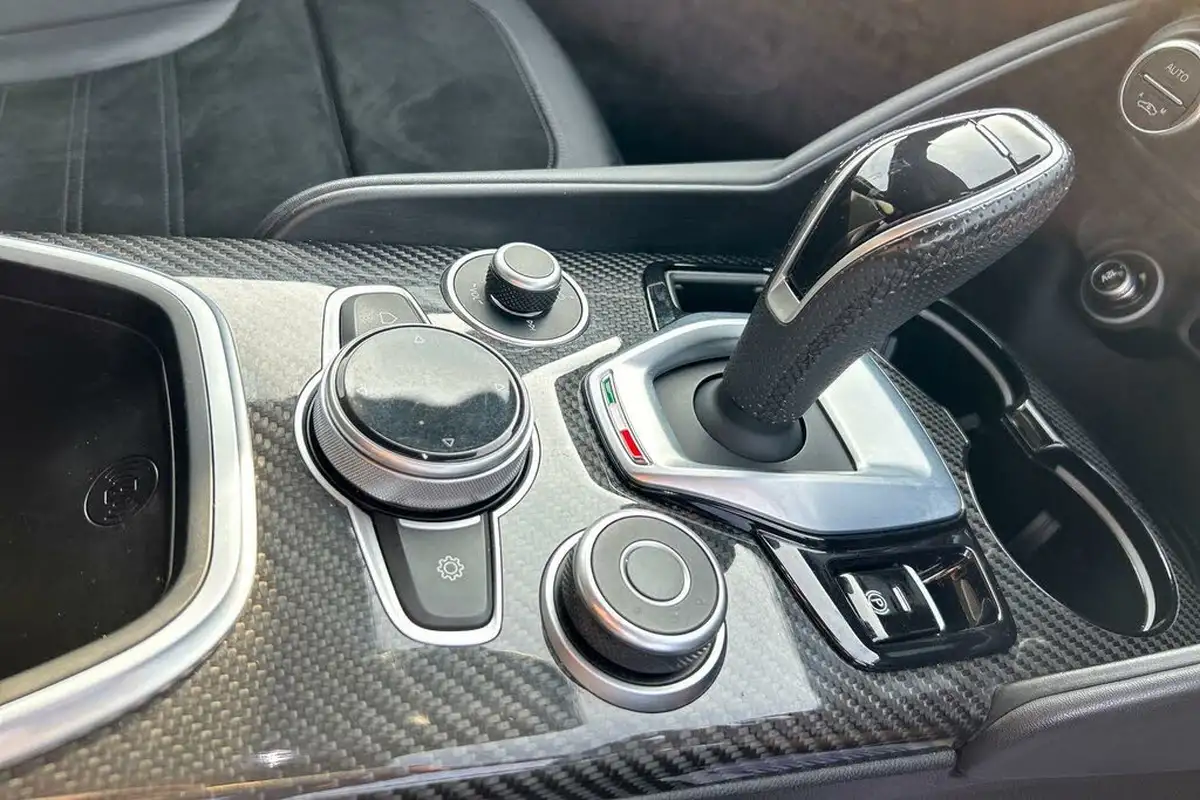 2022-alfa-romeo-giulia-20-veloce-ti-big-9